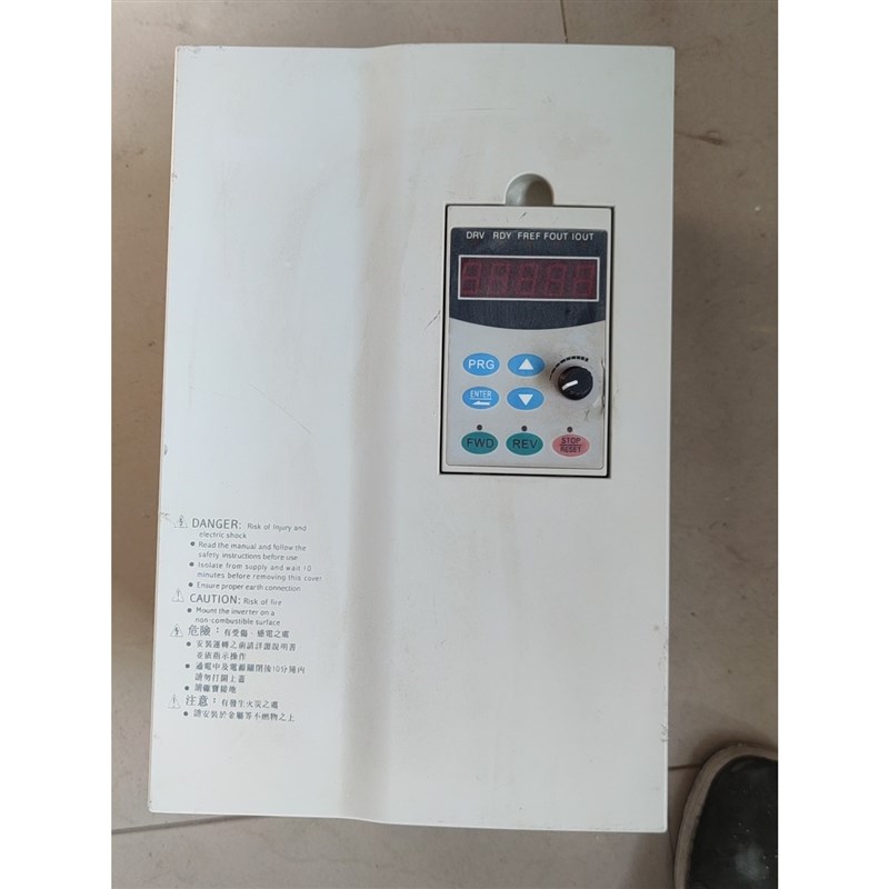 议价三相11KW变频器,功率低,可带4千瓦电机,发货前可以上电试