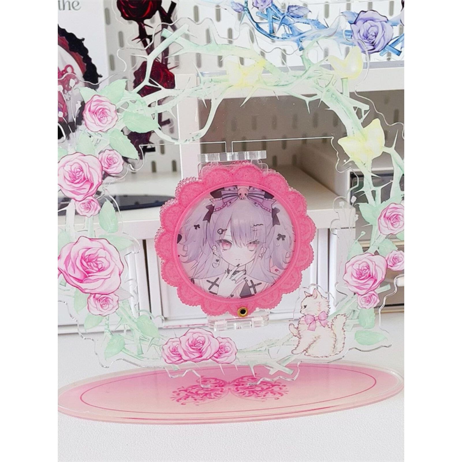 三色玫瑰旋转吧唧展示收纳立牌桌面谷美徽章胸针展示架亚克力谷子