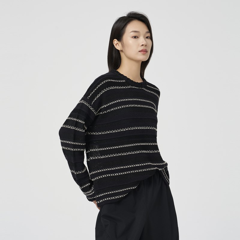 OTT秋冬新款黑白条纹宽松套头毛织衫女短款休闲百搭针织衫毛衣