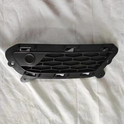 适用于：EVOQUE路虎16极光耀致前杠雾灯框（下）