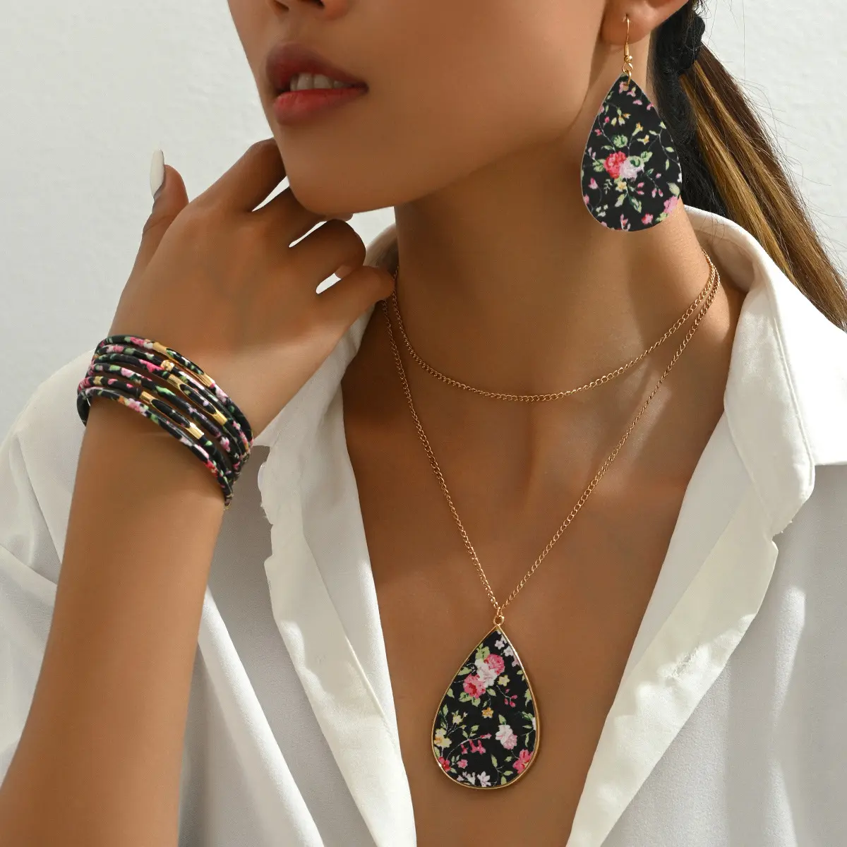 简约个性女士项链耳环手饰套装清新甜美花朵耳钉设计感多层手环