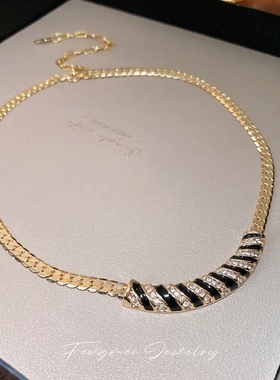 真金电镀镶钻黑色条纹项链女气质锁骨链欧美复古高级感项饰