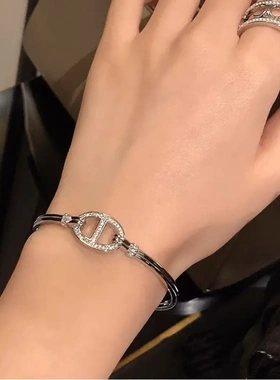 复古气质猪鼻子手镯时尚小众新款字母手环简约满钻轻奢开口镯子