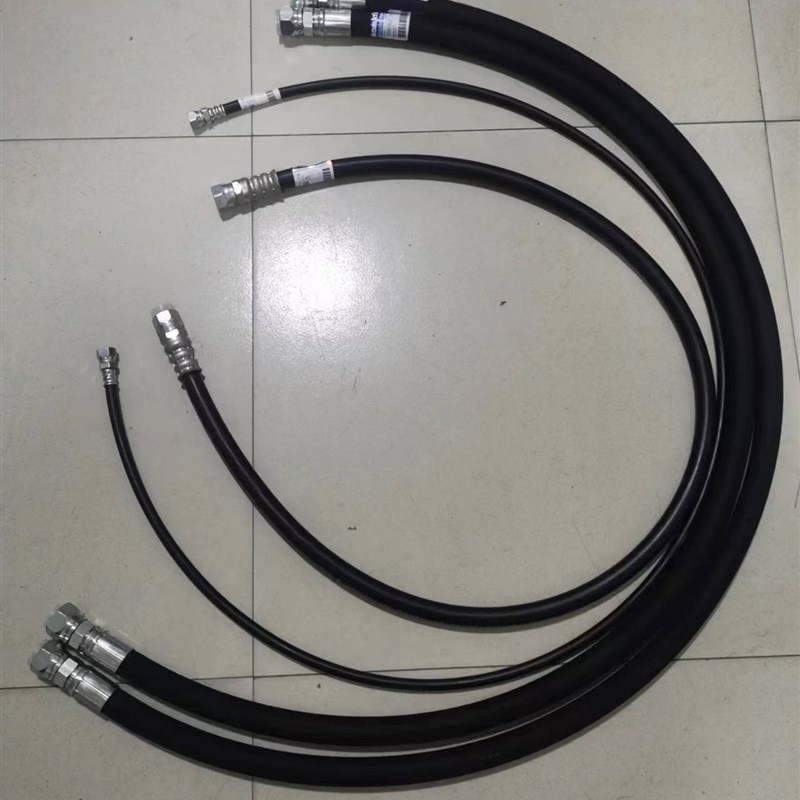 小松挖掘机PC110/130-7行走马达减速机管路一边四根质保一年