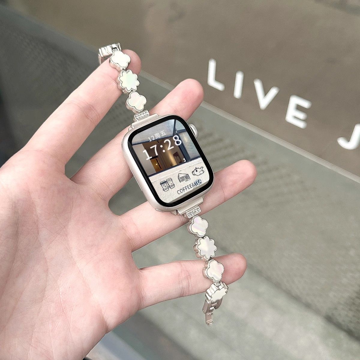 四叶草贝母小香风适用新款Applewatch11/S10手表带s98金属表带SE3