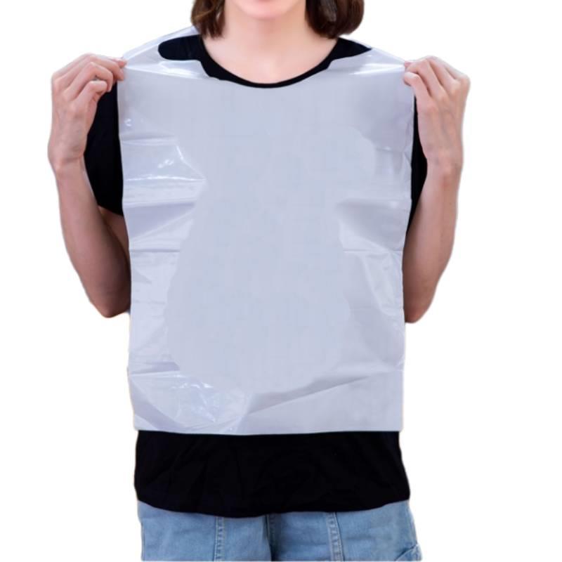 一次性围裙大人吃饭用的围嘴老人老年人塑料饭兜防水成人火锅围兜