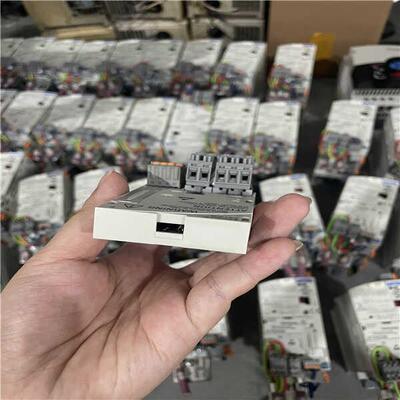 伦茨IO模块Lenze IO端子排E82ZAFPC010变频器通讯现货成色漂亮