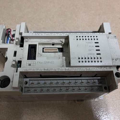 正品FX3U-32MR/ES-A；功能正常，成色如图所见议价