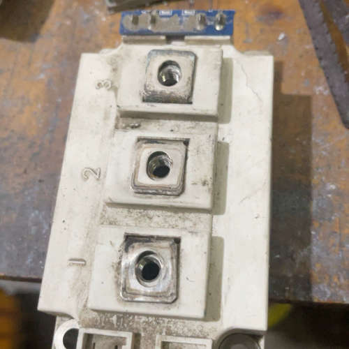 斯达GD150HFL120C2S模块，原装件，正面压裂了议价