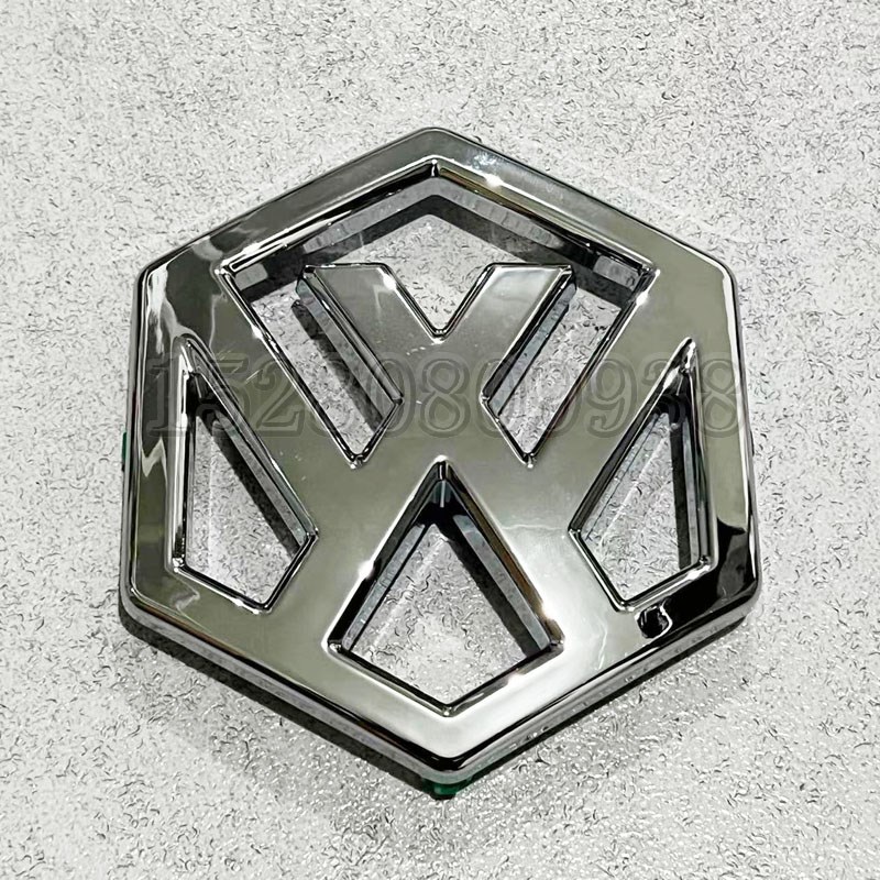 新源65W/BC75/C85/C95/100轮式挖掘机配件新源logo新源车标子银色