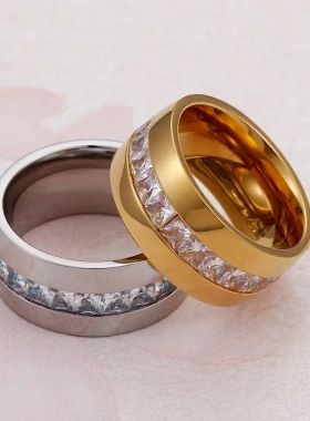 欧美时尚不锈钢镶钻戒指 钛钢戒指 街拍金色满钻女指环