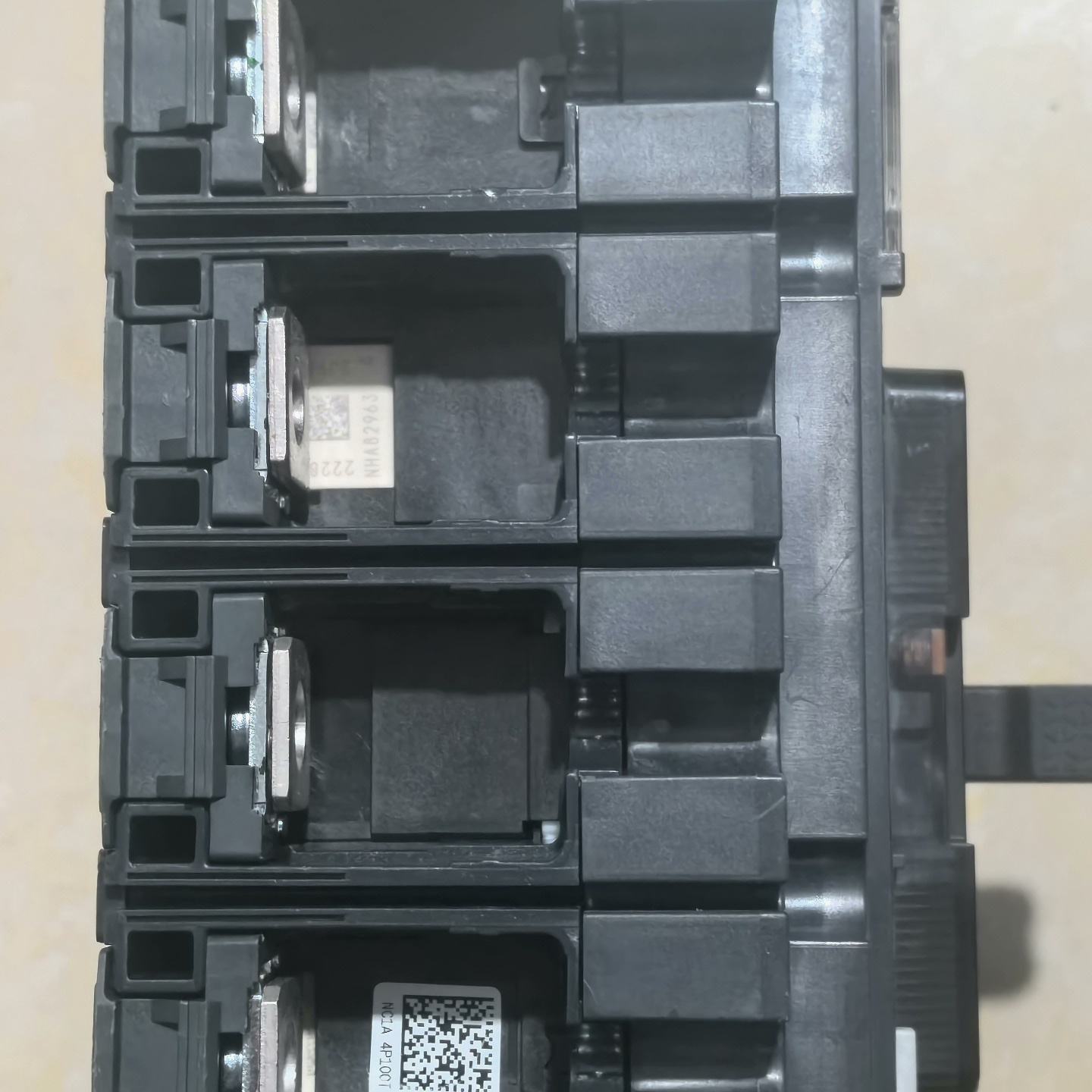 议价--施耐德NSX160F漏电断路器 40/100A 4P F