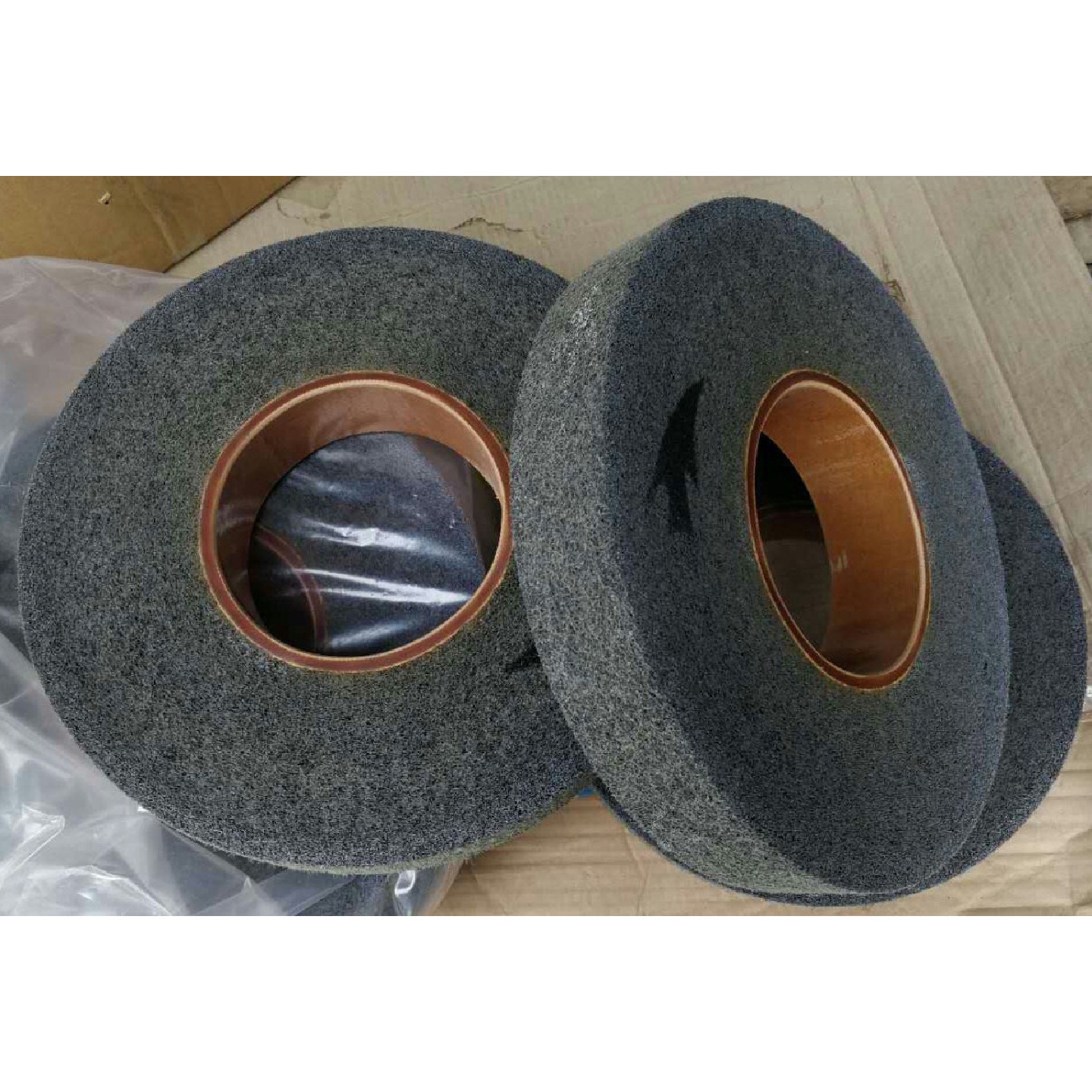 工厂直供不锈钢管抛光轮卷紧轮不织布研磨轮尼龙磨具打磨砂轮