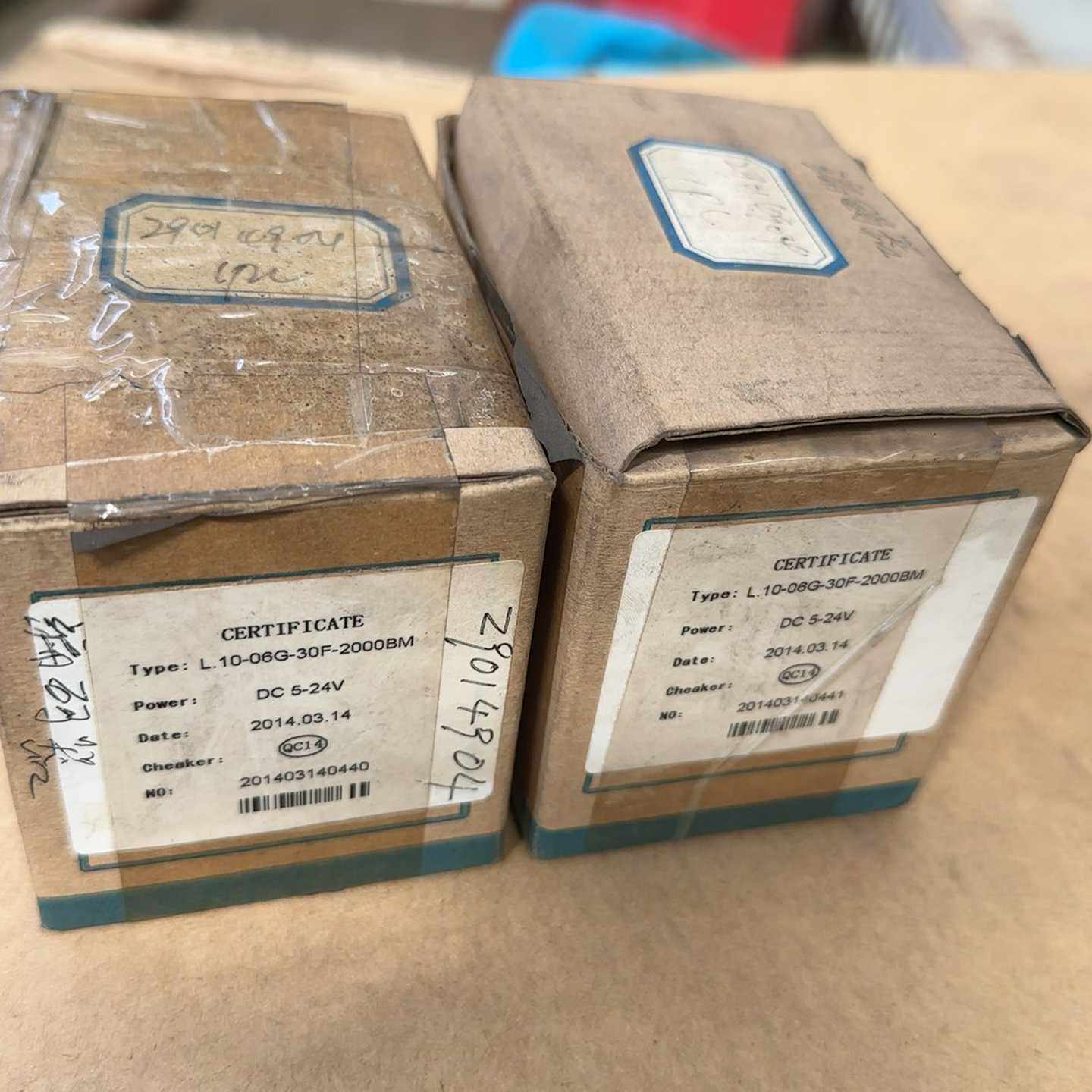 全新2台编码器VL10-06G-10-30F-2000BM，--议价商品