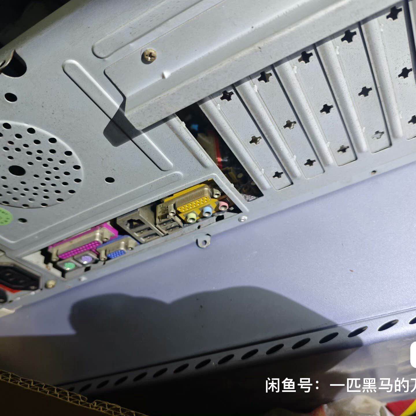 老电脑一批，约有六七台，打包价一百一台，识货的老板来搞，图片