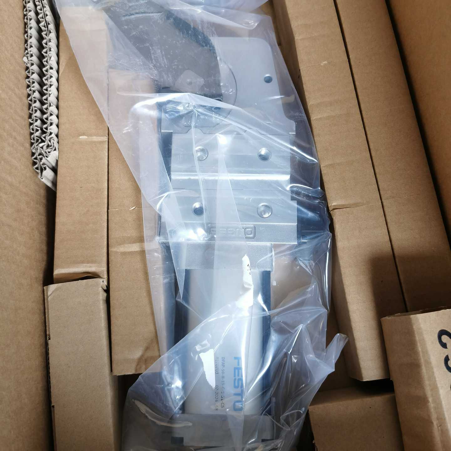 配件FESTO DFAP-63-V-15-C-B-S1-CS  8120437费斯托气缸 全新议价