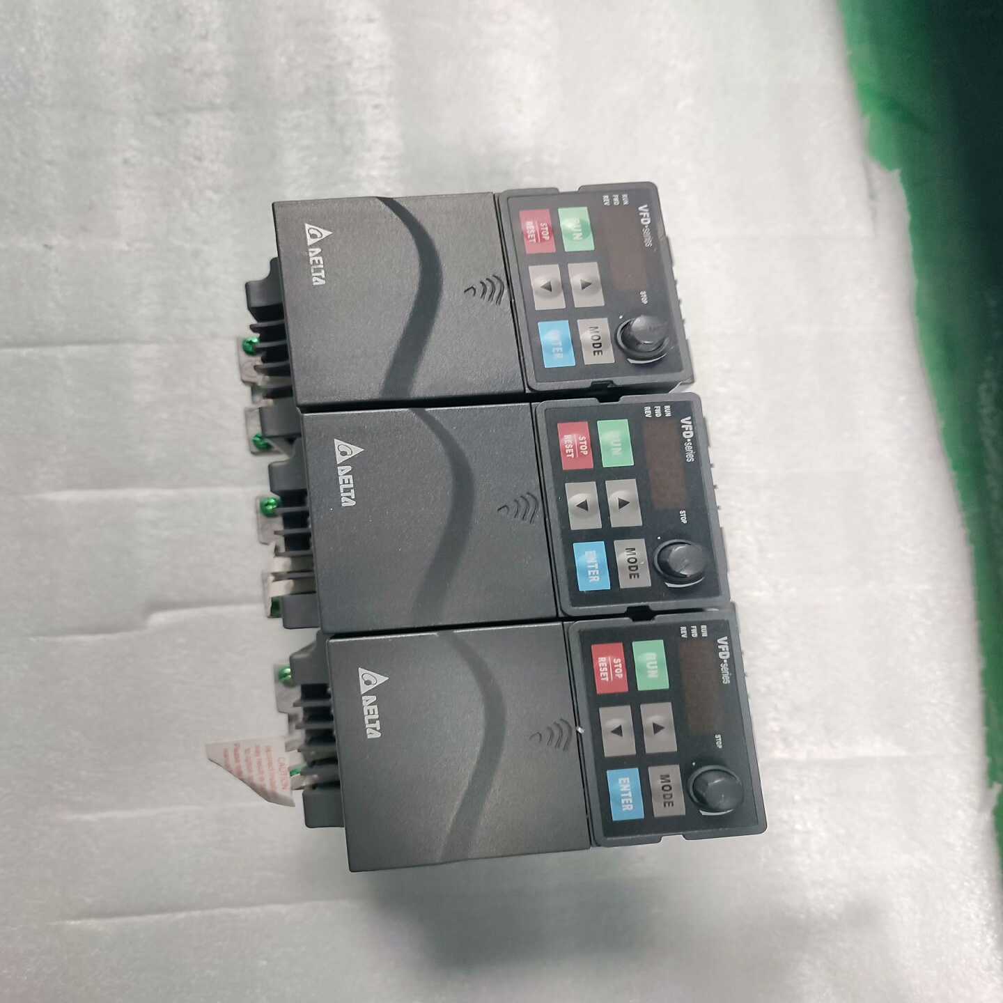 台达变频器E系列VFD004E21T0.4KW22--议价商品