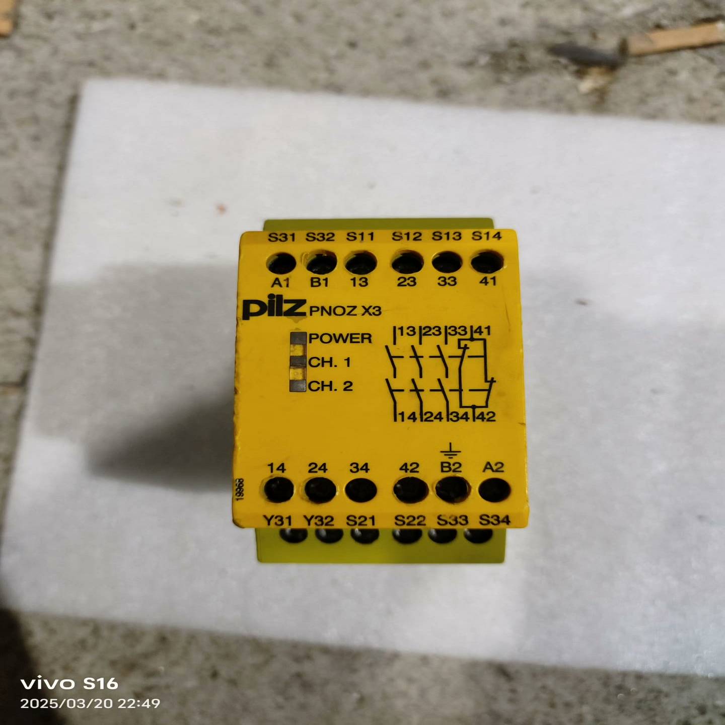 pilz安全继电器PNOZX3/774318，成色看图，功--议价商品