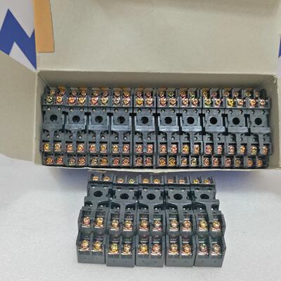 Supporto Rel Omron P2RF08 5A250V  LOTTO DI 15 PEZZI