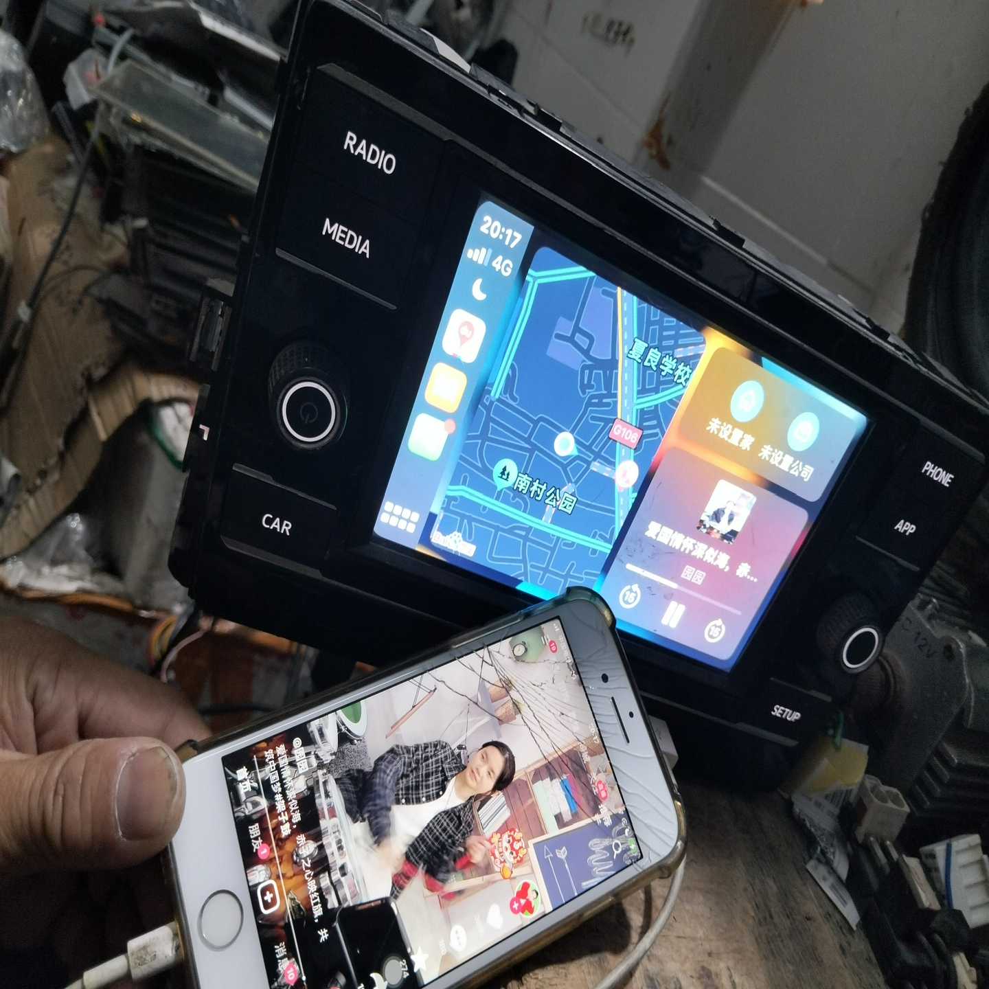 德赛西威280D主机，拆车件，屏幕跟塑料边框有划痕，外铁皮有--议