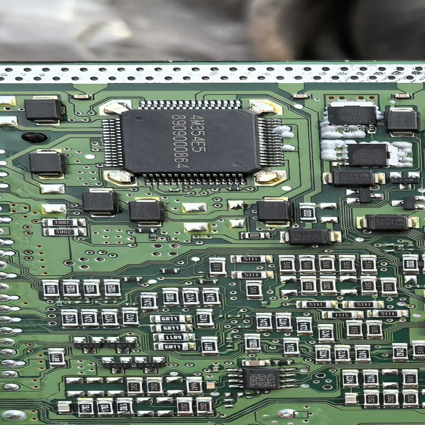 英飞凌原装芯片板，型号TC1767，完整带板出，芯片齐全未拆--议价