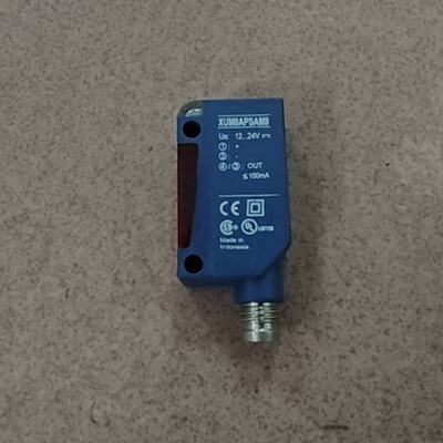 一个光电开关XUM0APSAM8，12-24V，电流议价