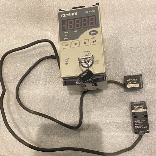 询拆机基恩士激光传感器LX2V10WLX211WRLX
