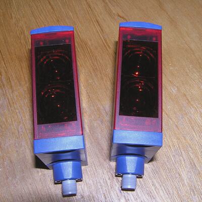 Unused  Lot 2x Telemecanique XUX0AKSAM12 Photoelectric Senso