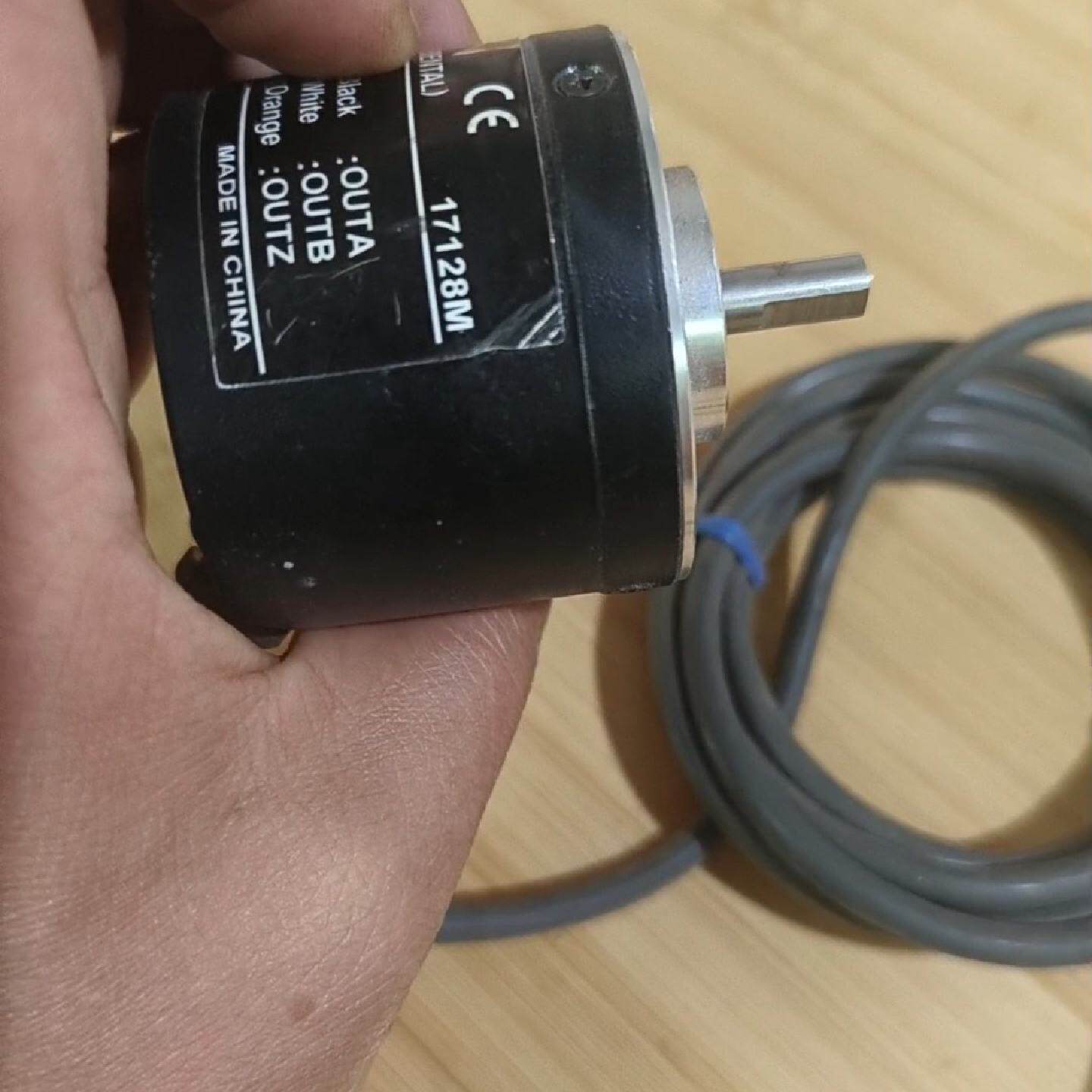 询价未使用的旋转编码器E6C2CWZ6C102