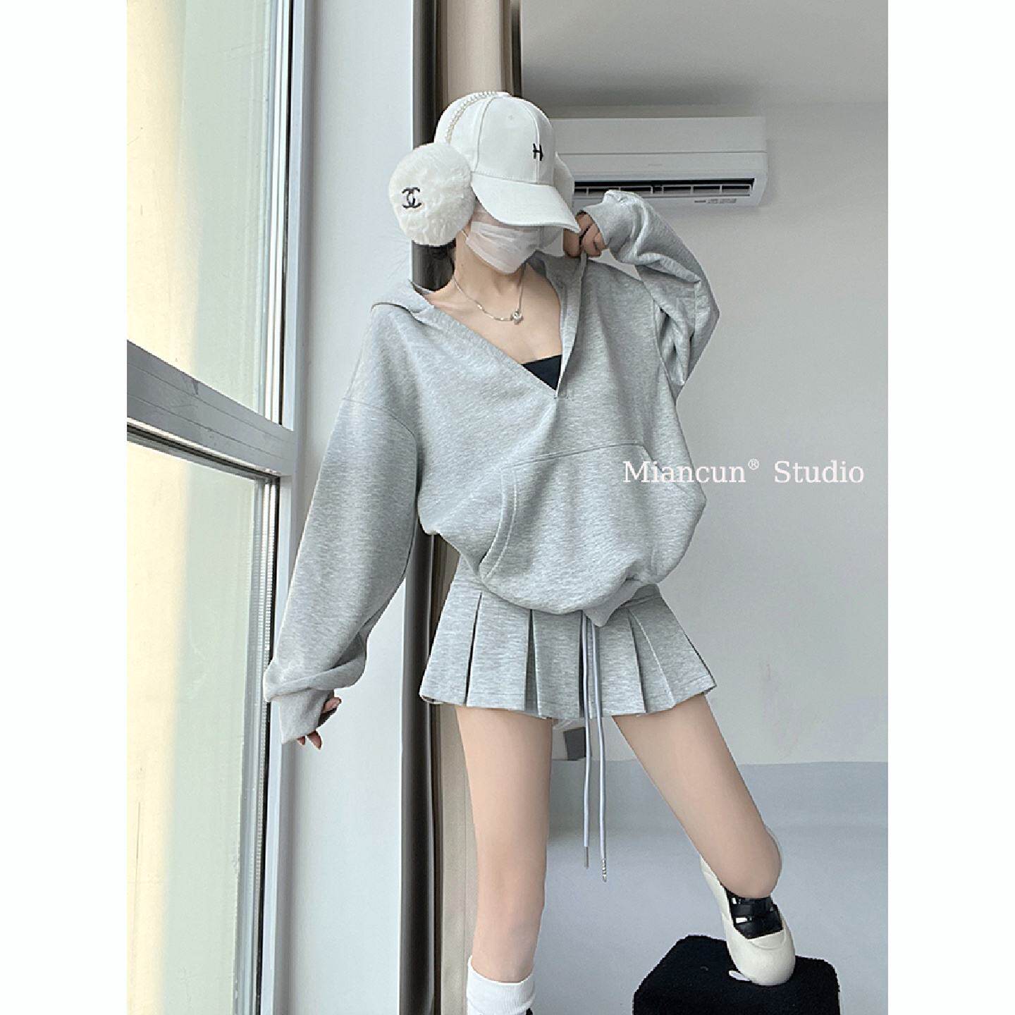 美式口袋连帽V领卫衣套装女2026秋季新款高腰显瘦百褶短裙两件套