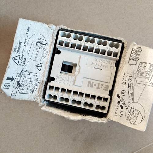议价可维修尹顿接触器EM01GCDC24V新的一个实拍