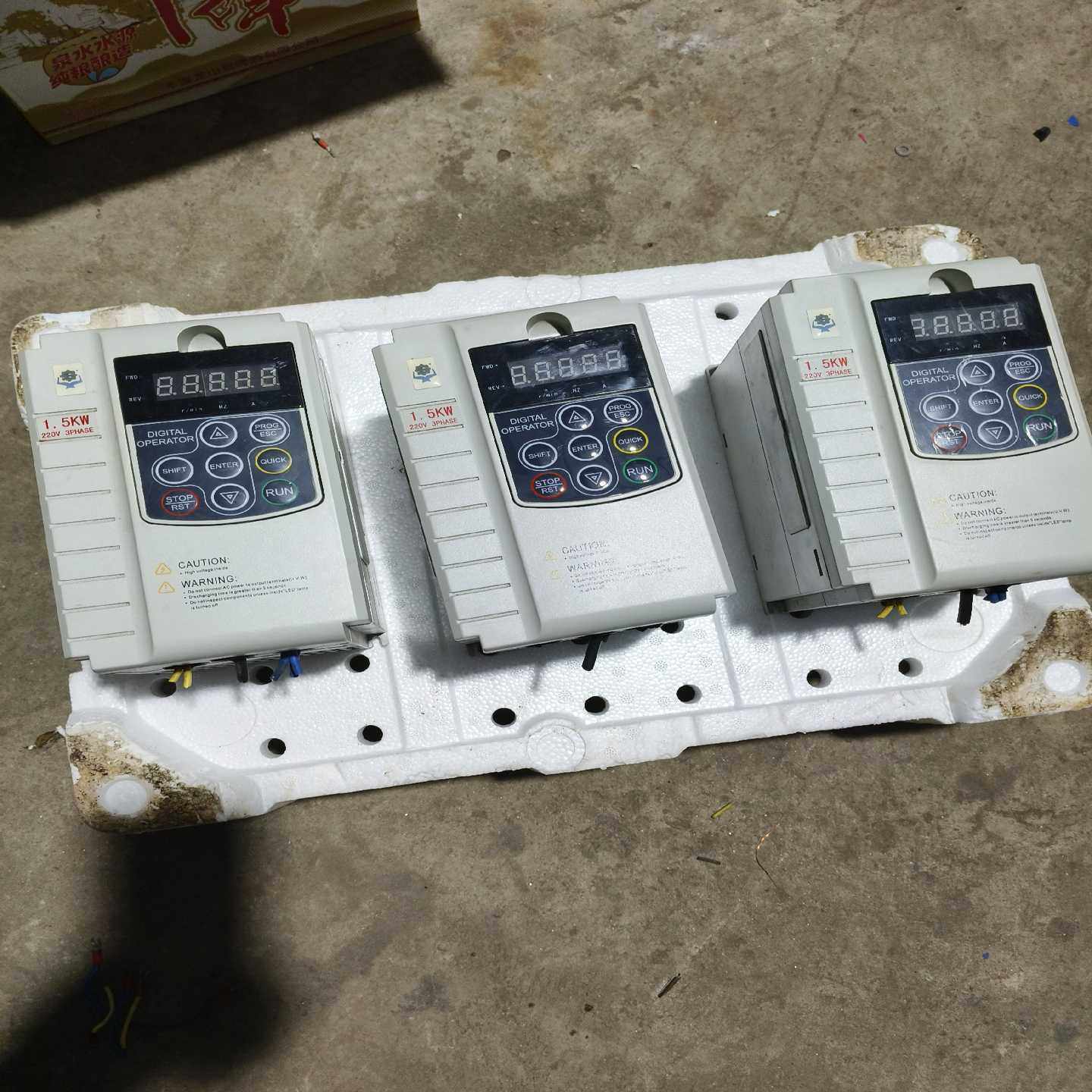 咨询-三台变频器型号SY2000-1R5G-S2，220V1.