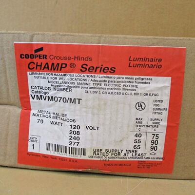 Cooper CrouseHinds Champ Series Luminaire VMVM070MT  70 Watt