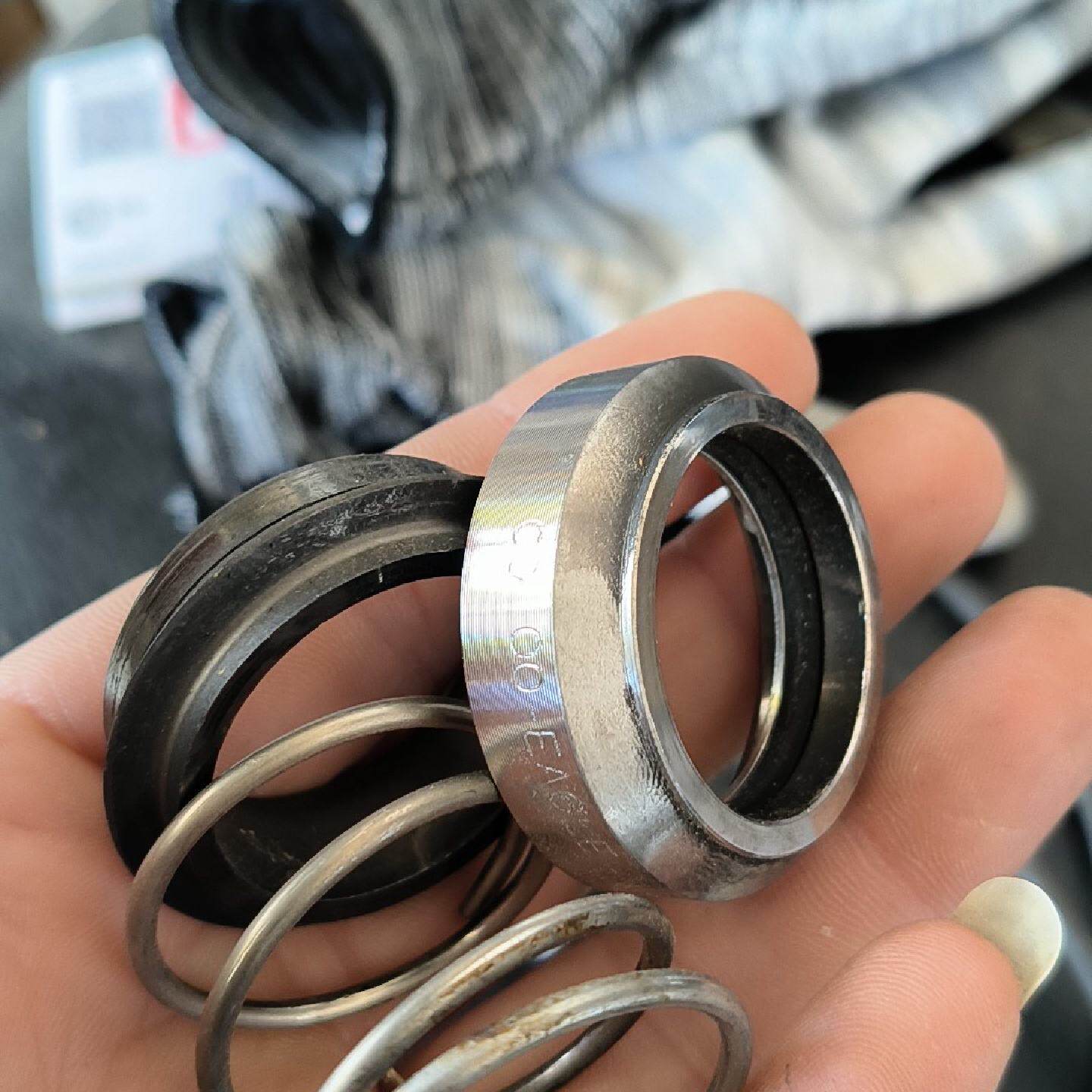 拆机原装COEAG1轴承密封圈弹簧一套实物拍摄成--议价商品