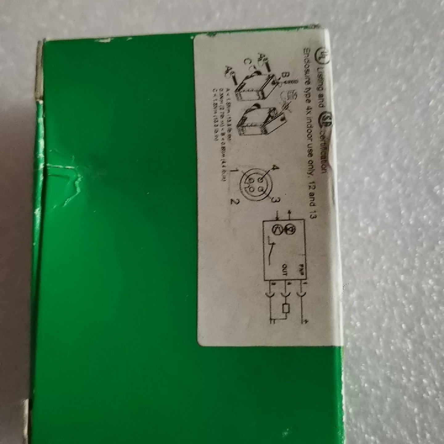 议价--施耐德光电开关，X UK9APBNM12全新