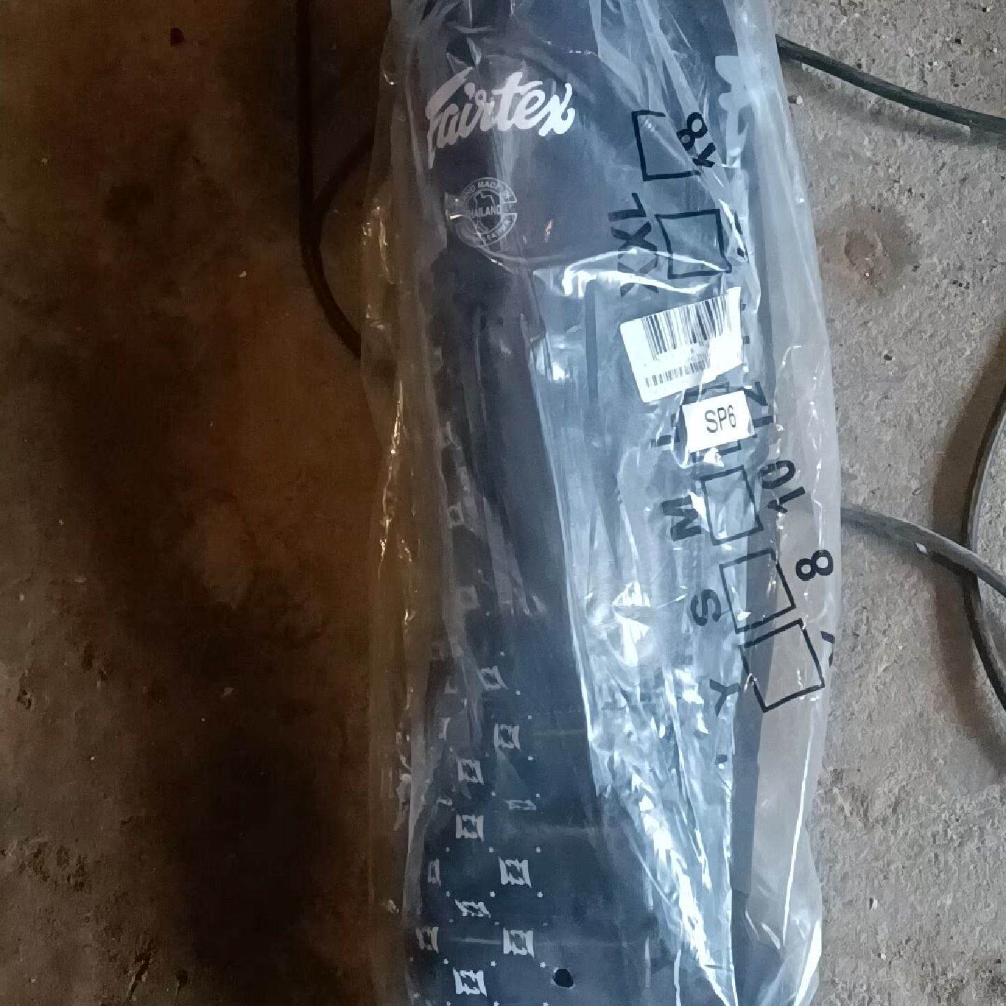 泰国Fairtex 用品，专用皮质护胫SP6一副L码全新，议价图片