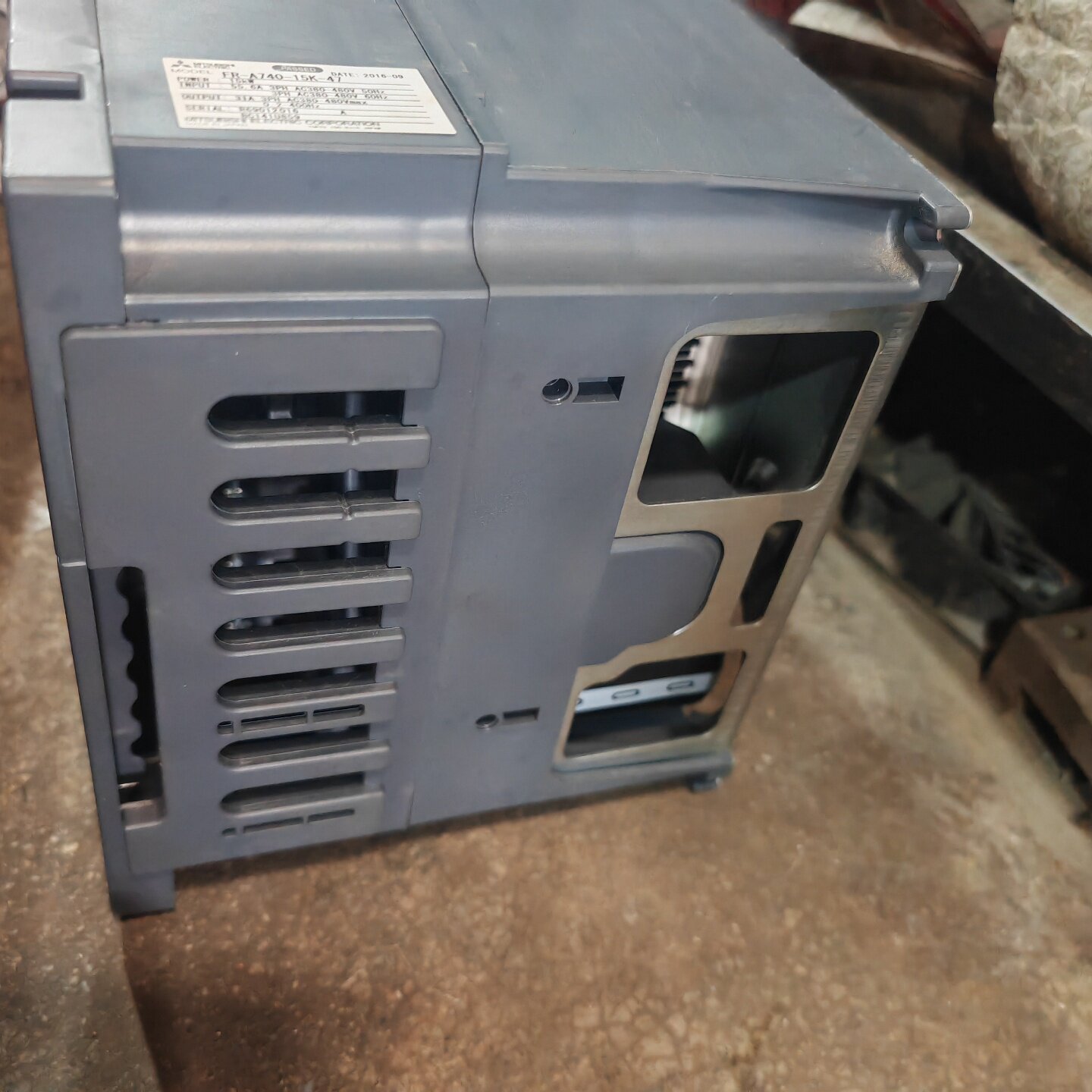三菱A700系列变频器。型号：FR-A740-15K-47，--议价商品
