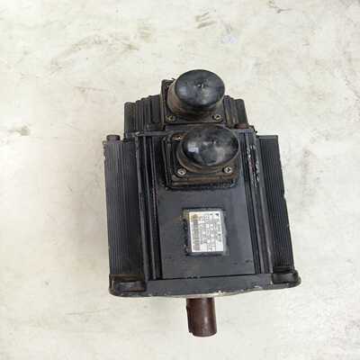 咨询-新淘一台安川伺服电机型号SGMGH-13ACA61，1300