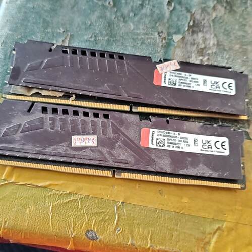 议价两条金士顿DDR516G内存坏的坏的卖颗粒有两个颗粒议价