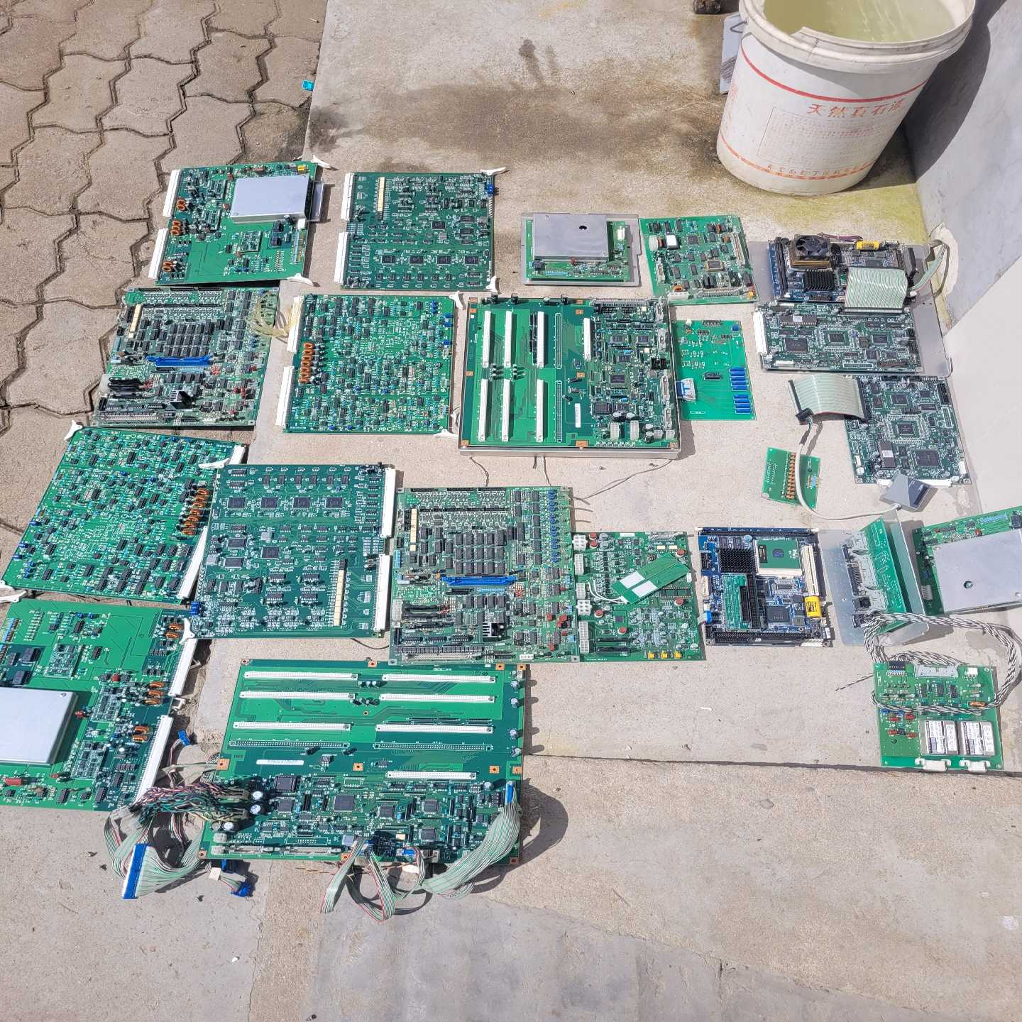 议价线路板配件，外观如图，拆机线路板好坏不保，标价一片线路板