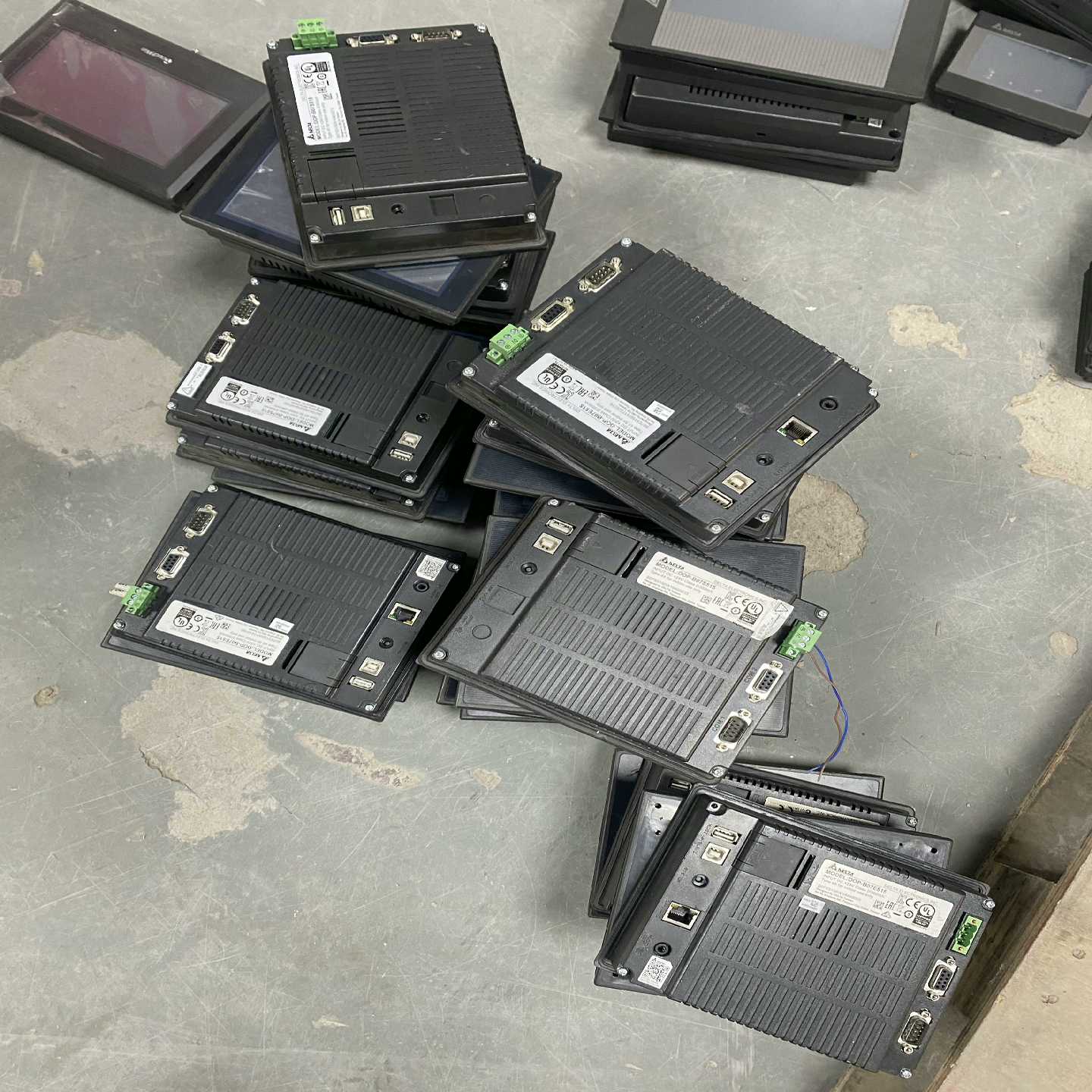 台达触摸屏DOP-B07E515。成色漂亮，功能包好，需要的