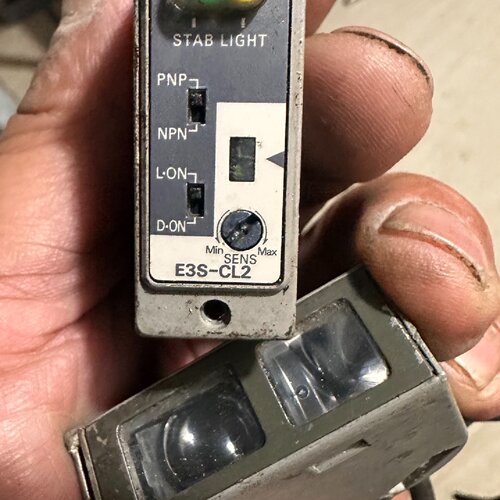 询-E3SCL2光电传感器成色如图带PNPN