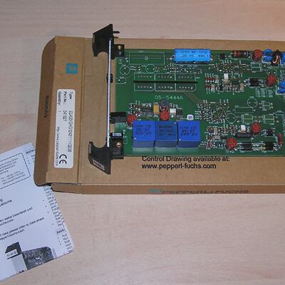 NEW  PepperlFuchs 541827 EU420 GHG 124 2111 H3206 Transmitte