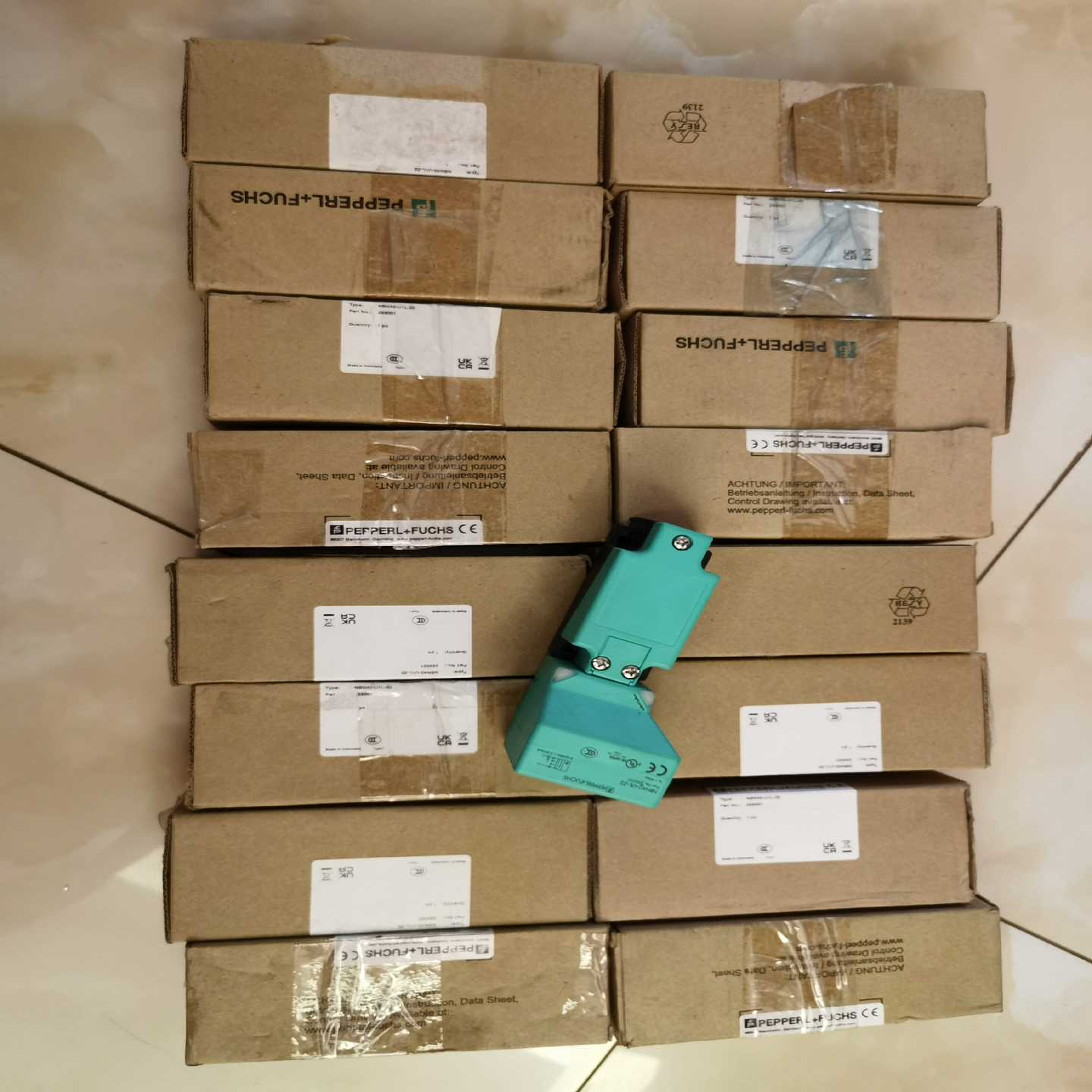 询价-倍加福接近开关NBN40-U1L-Z2，如图