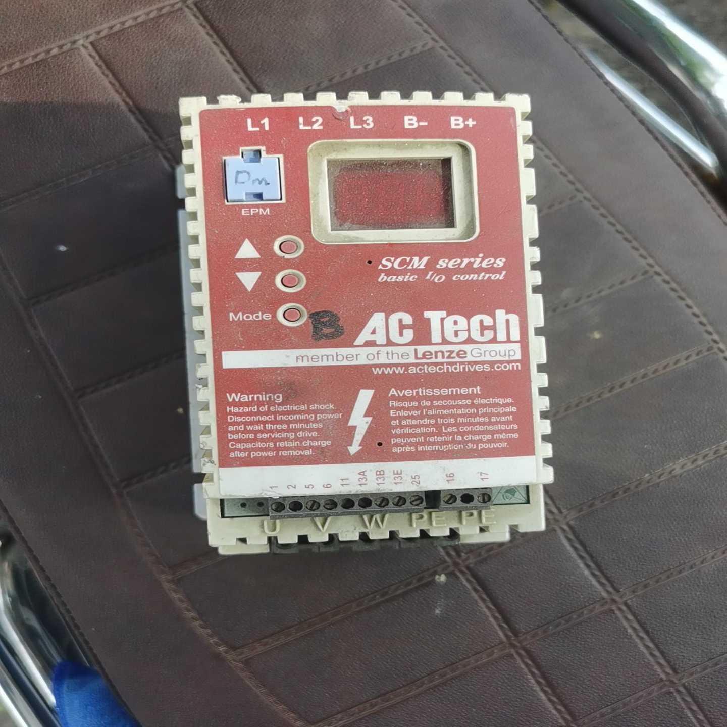 询价二手美国进口Lenze伦茨0.75KW,380V,变频器SM