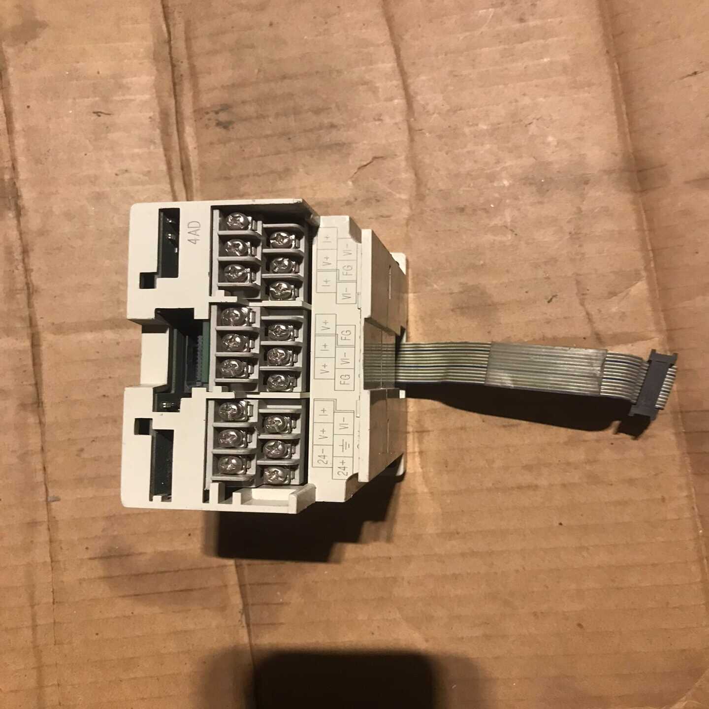 【议价】FX2N-4AD模块，的，，成色如图，没有盖子，适用