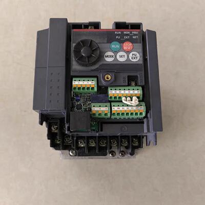 D700变频器FRD7402.2KCHT2.2K拍前询价下单