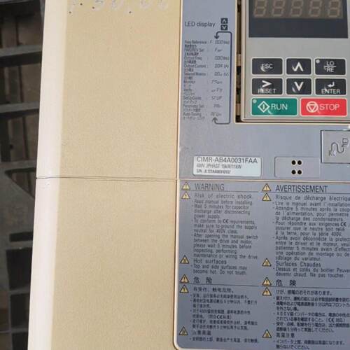 安川A100011KW变频器一台成色自定义外壳有些发黄议价