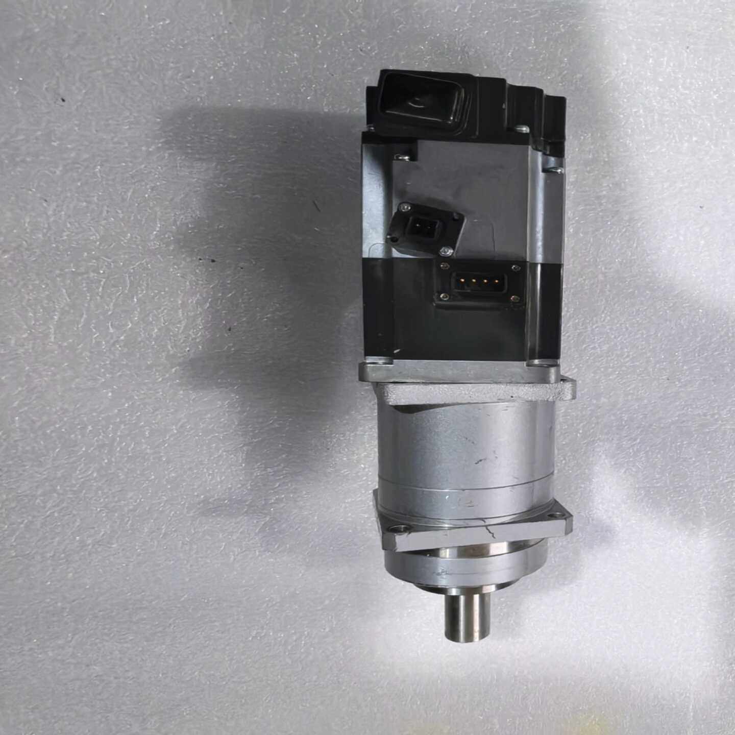 三菱，HF-KN23B，200W，成色还可以，带VRGS-1--议价商品