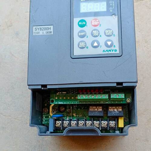 询价新尔变频器SY8200H-220V-1.5KW成色如图功议价